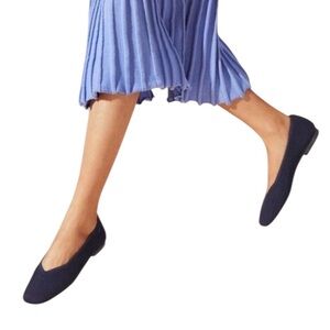 Vivaia Lightweight Square-Toe V-Cut Flats Margot Walker Black Minimalist